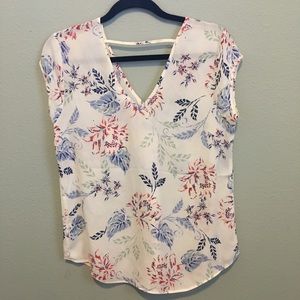 NWT blouse floral v-neck small